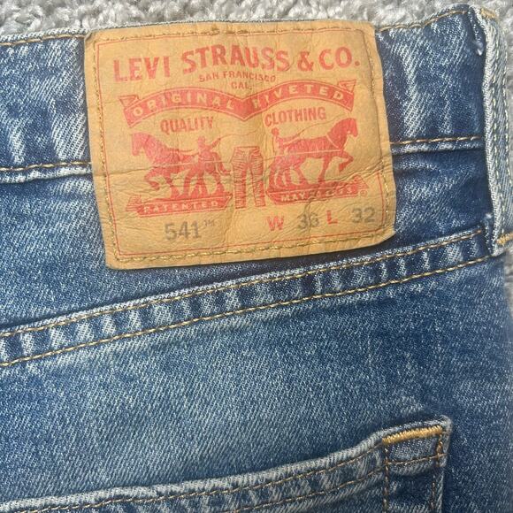 Levi’s 541 Size 36x32 Athletic Taper Jeans Classic Pants Casual - Picture 3 of 11